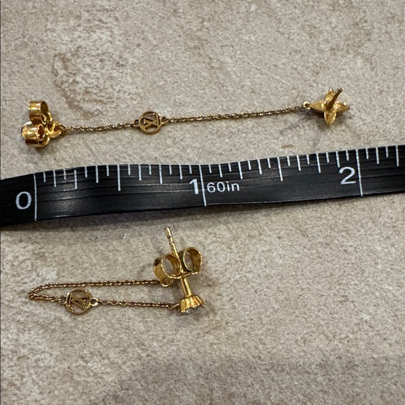 Louis Vuitton Petit Louis Earrings - Picture 11 of 11